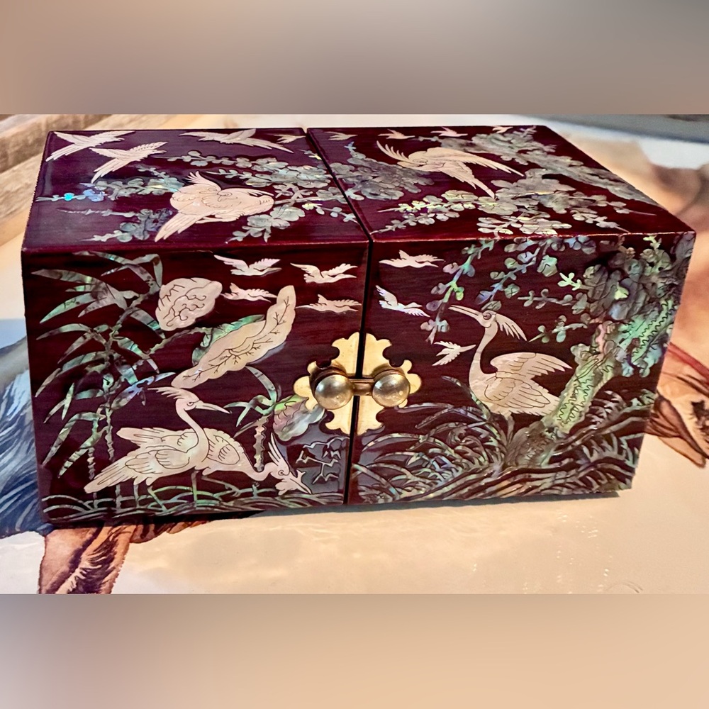 Korean lacquerware jewelry box, known as Najeon-chilgi, mother-of-pearl inlays